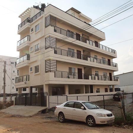 Qualtems Guest House-With Ac Options 班加罗尔 外观 照片