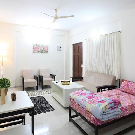 Qualtems Guest House-With Ac Options 班加罗尔 外观 照片