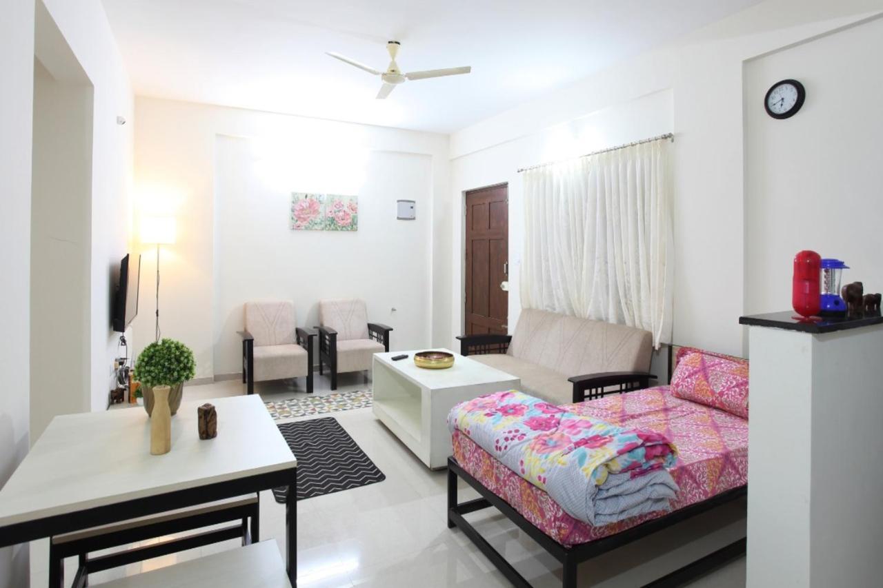 Qualtems Guest House-With Ac Options 班加罗尔 外观 照片