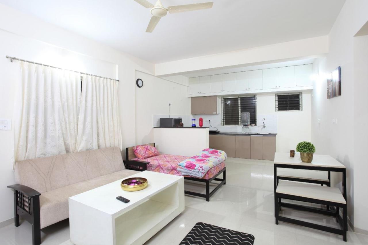 Qualtems Guest House-With Ac Options 班加罗尔 外观 照片